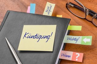 Foto: Zettel mit Aufschrift Kündigung